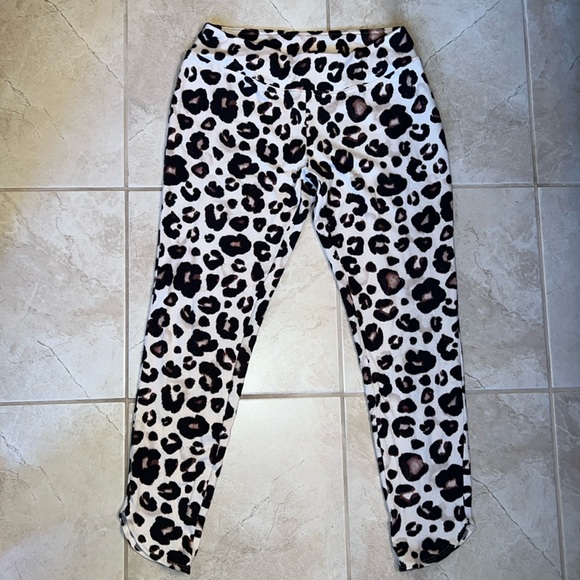 Leopard Lounge Set - Picture 2 of 4